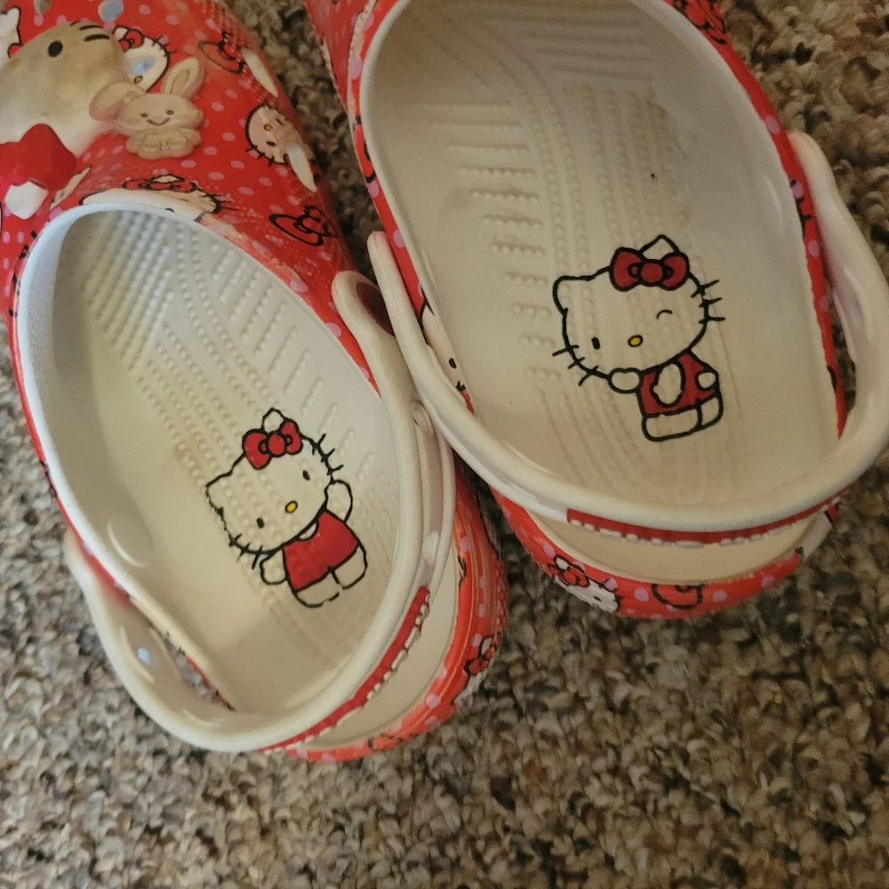 CROCS San Rio Hello Kitty Sandals with‎ Playful Design Size J4